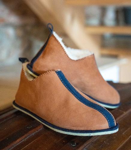 Chaussons homme en peau retournée