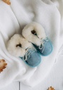 Chaussons bleus pour bébé en peau