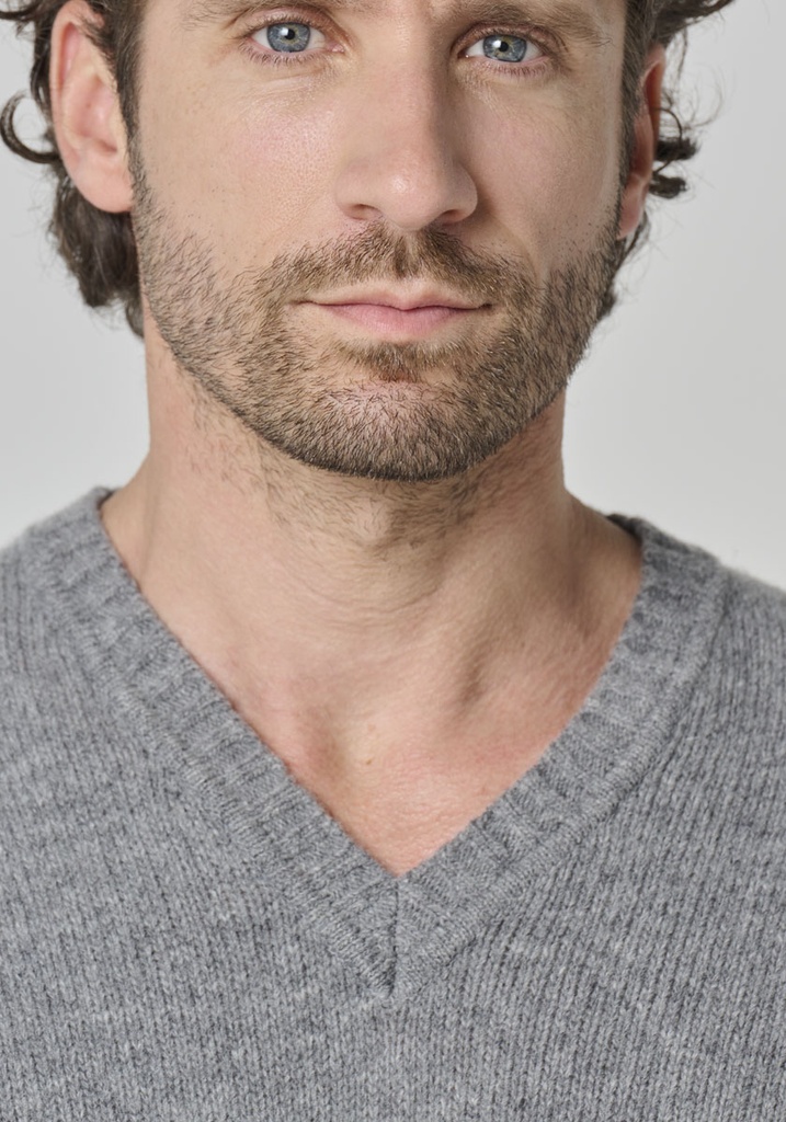 Pull homme col V en laine manches longues