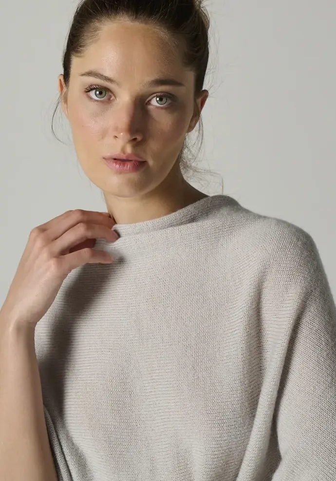 Poncho en laine mérinos et alpaga pour femme couleur gris