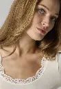Chemise chaude femme en laine et soie couleur écru finition dentelle