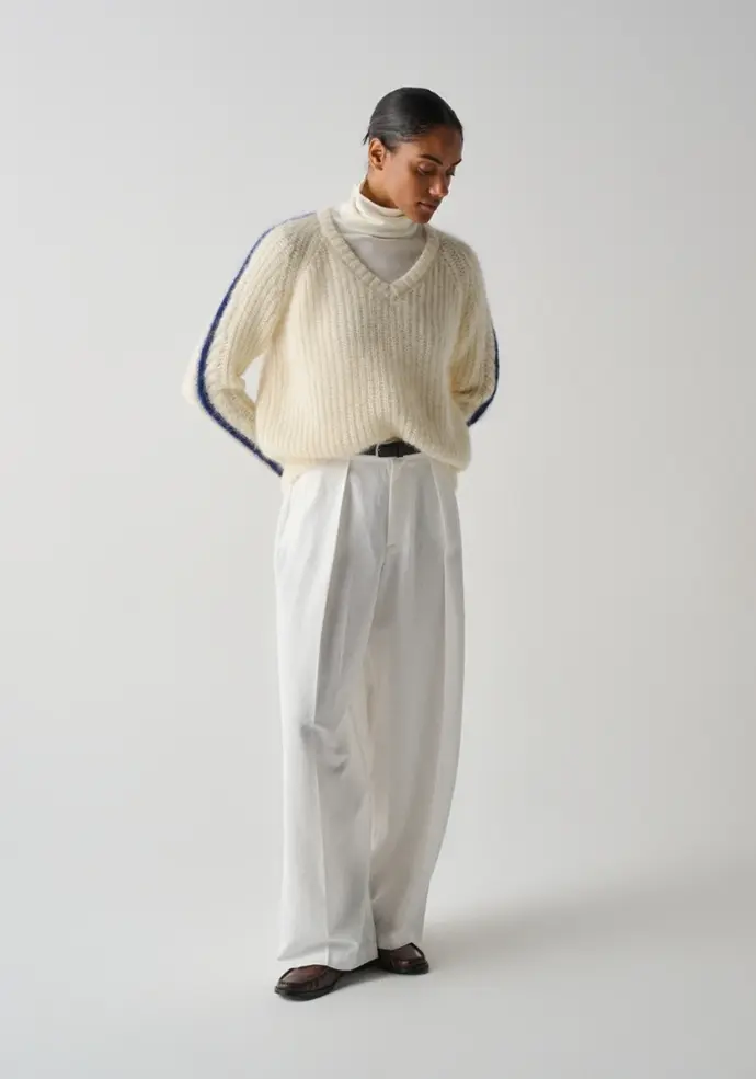 Pull femme col V couleur blanc cassé