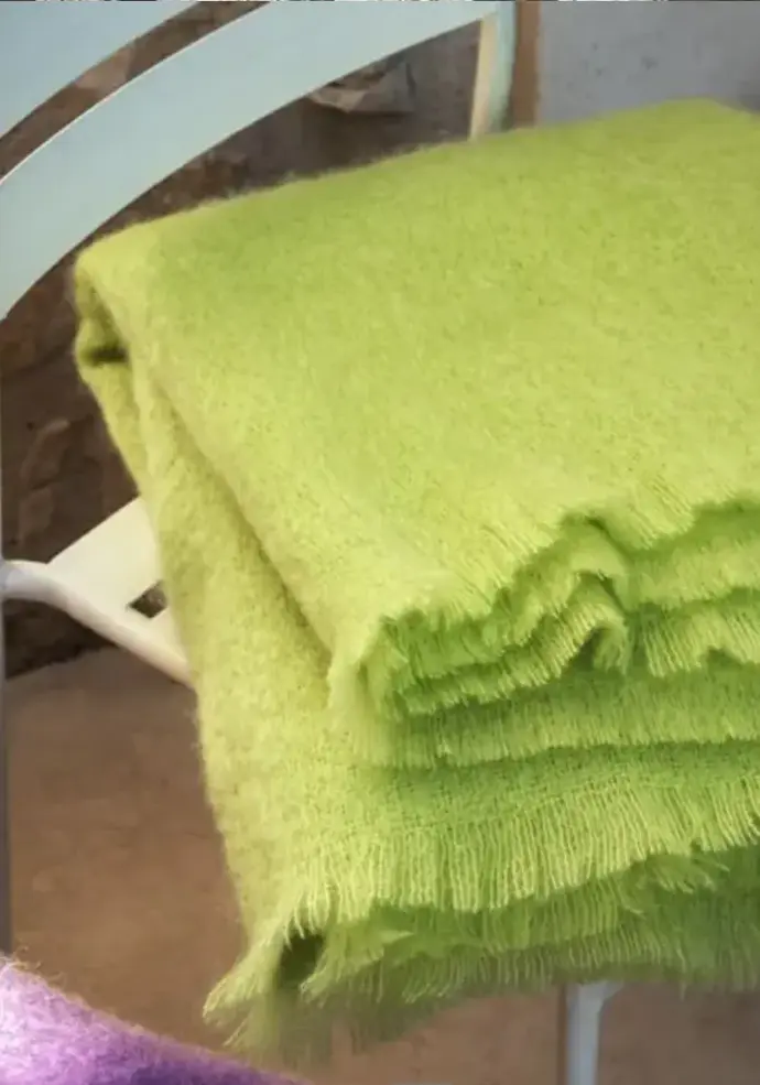 Plaid chaud en 100 % mohair couleur anis