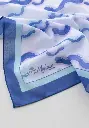 Foulard 100% voile de coton motif vague tons de bleu