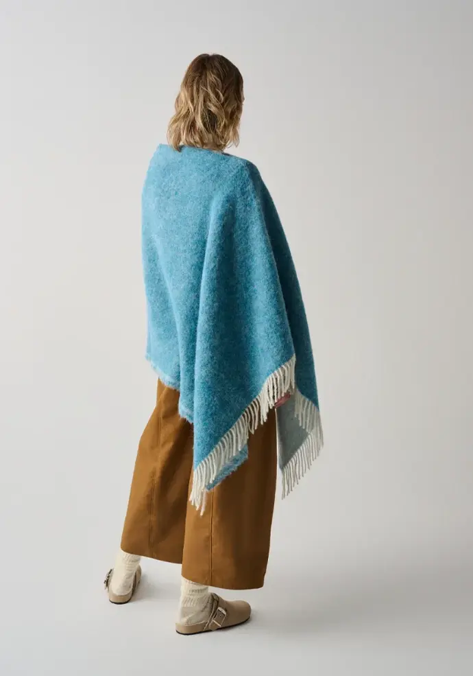 Poncho chaud en 100% baby lama femme couleur bleu
