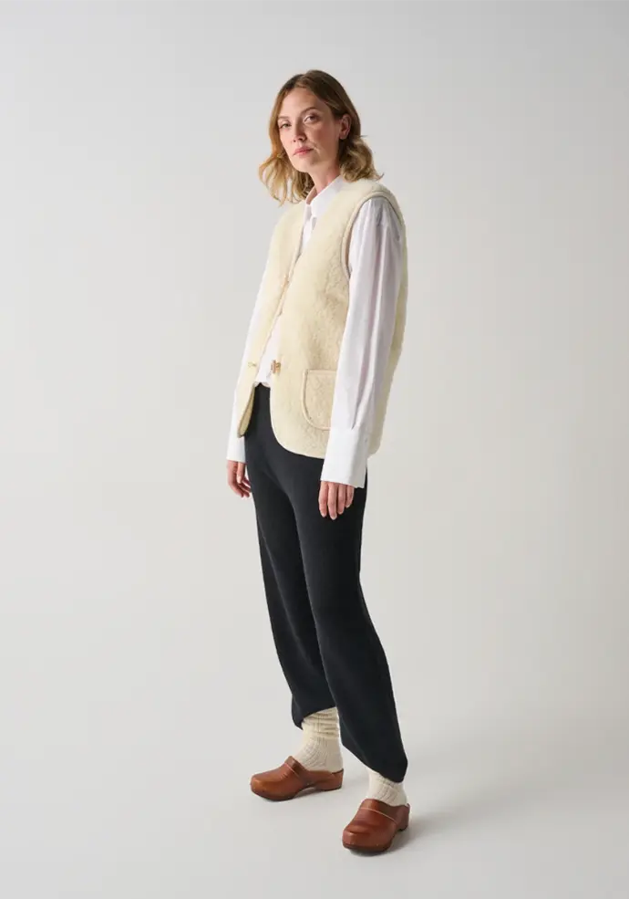 Gilet en laine de mouton femme 2 boutons brandebourg
