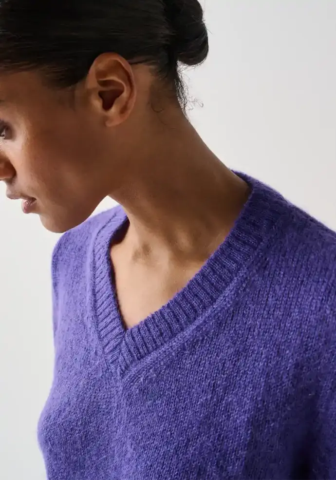 Pull femme col V en mohair de chevreau couleur violet