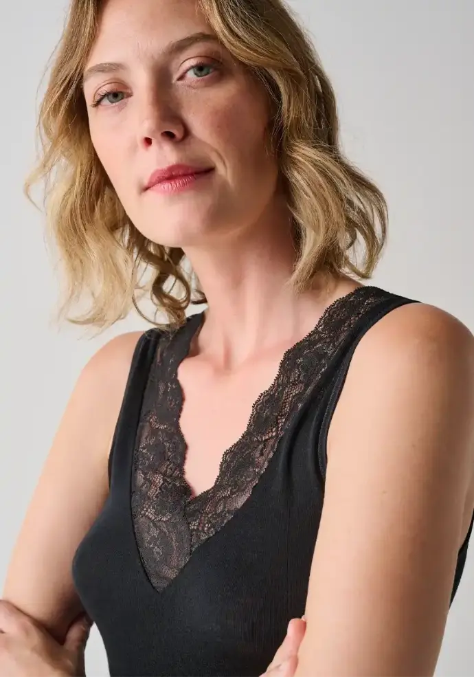 Débardeur en laine et soie finition dentelle