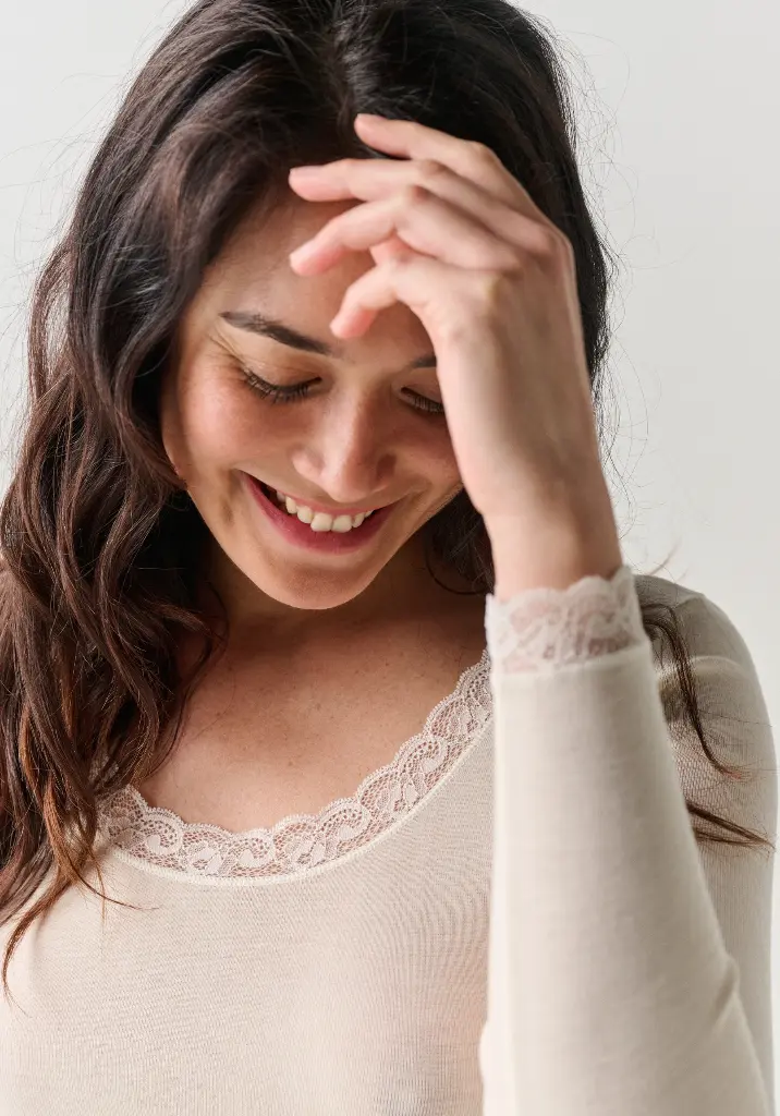 Sous vêtement chaud femme laine et soie finition dentelle de Calais