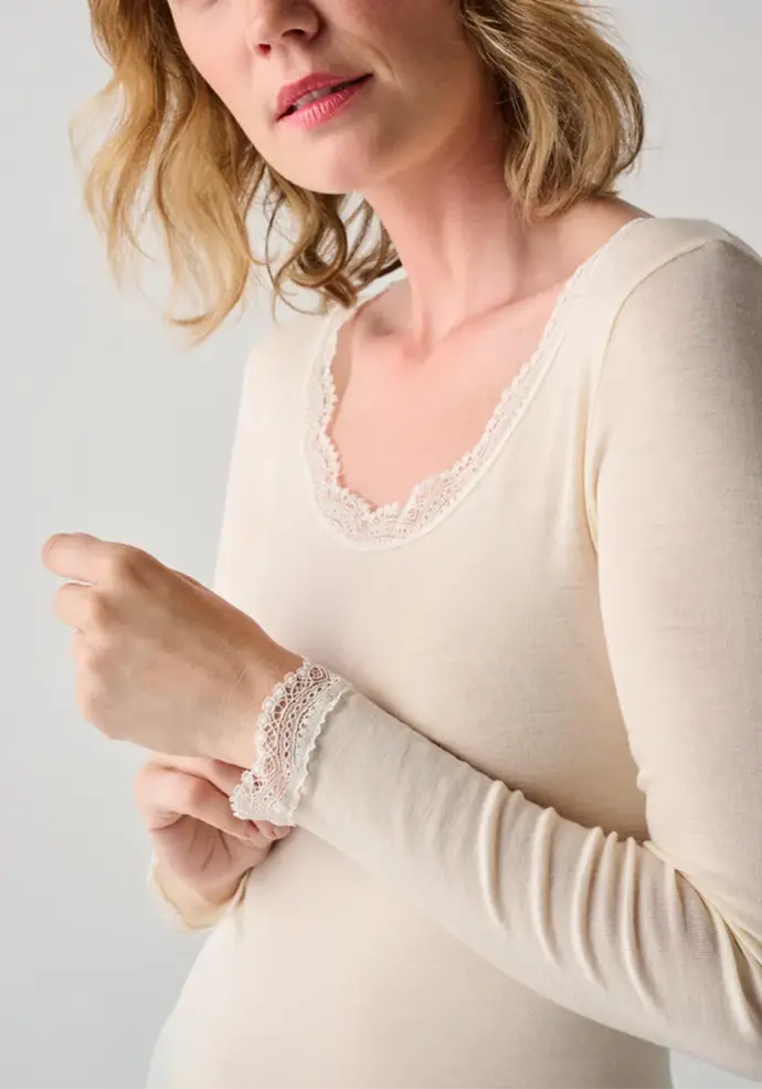 Sous vêtement chaud femme laine et soie finition dentelle de Calais