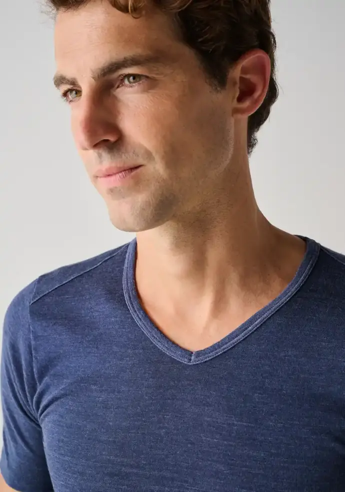Tshirt homme manches courtes col V intérieur en coton