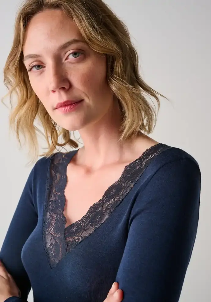 T-shirt femme manches longues laine et soie encolure avec dentelle