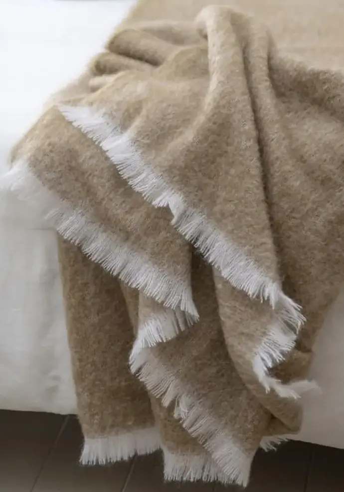 Couverture en mohair effet chiné couleur beige fabrication française