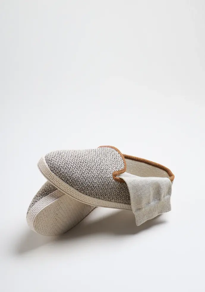 Lot chaussons et chaussettes mixtes