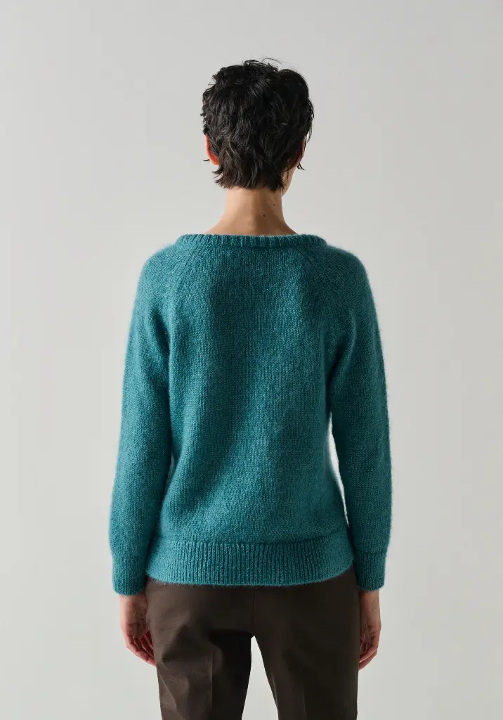 Pull col V femme en mohair de chevreau et soie couleur bleu pétrole
