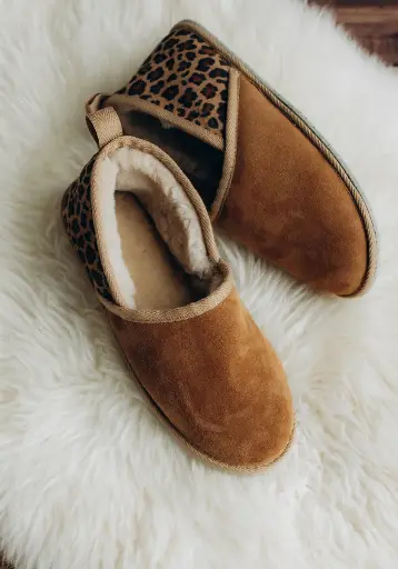 ​Chaussons femme en peau motif léopard