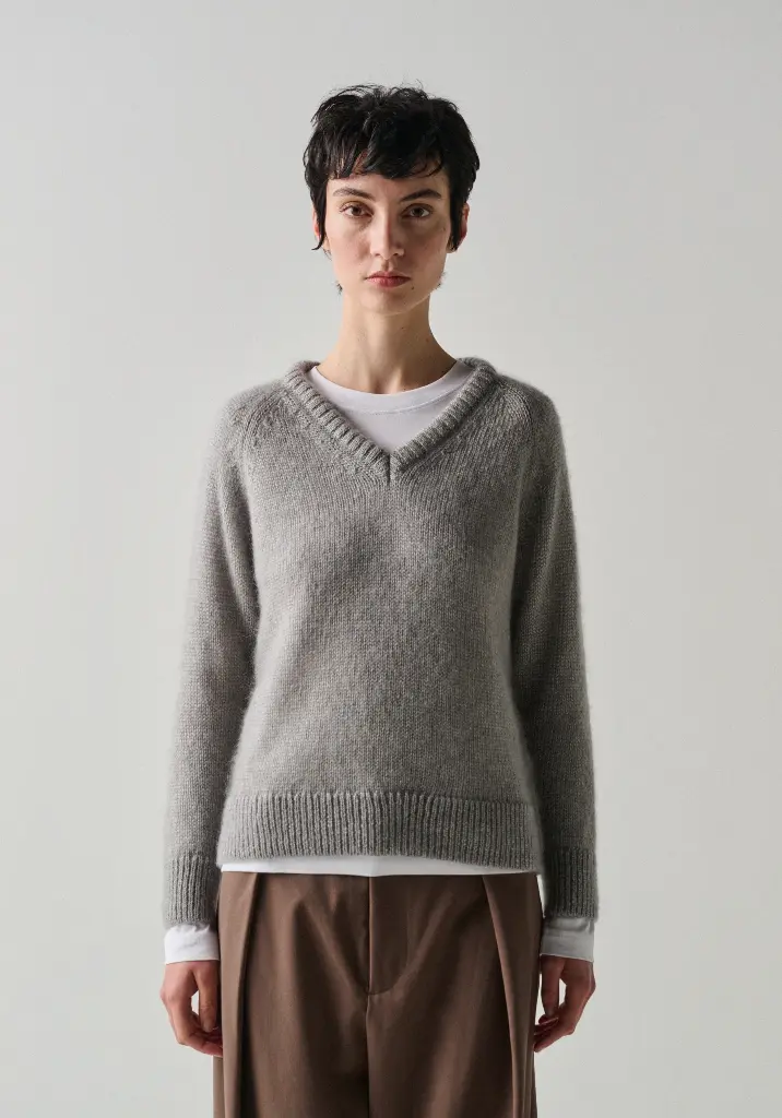 Pull femme en mohair et soie gris col V