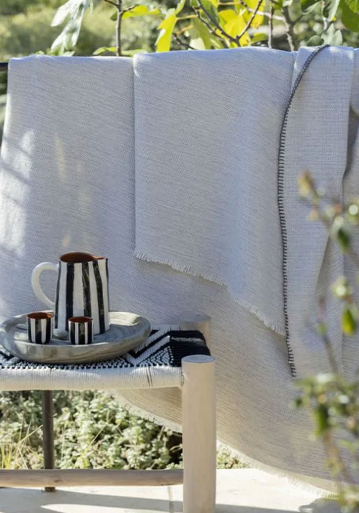 Couverture nature lin et mérinos blanc avec feston couleur anthracite made in France